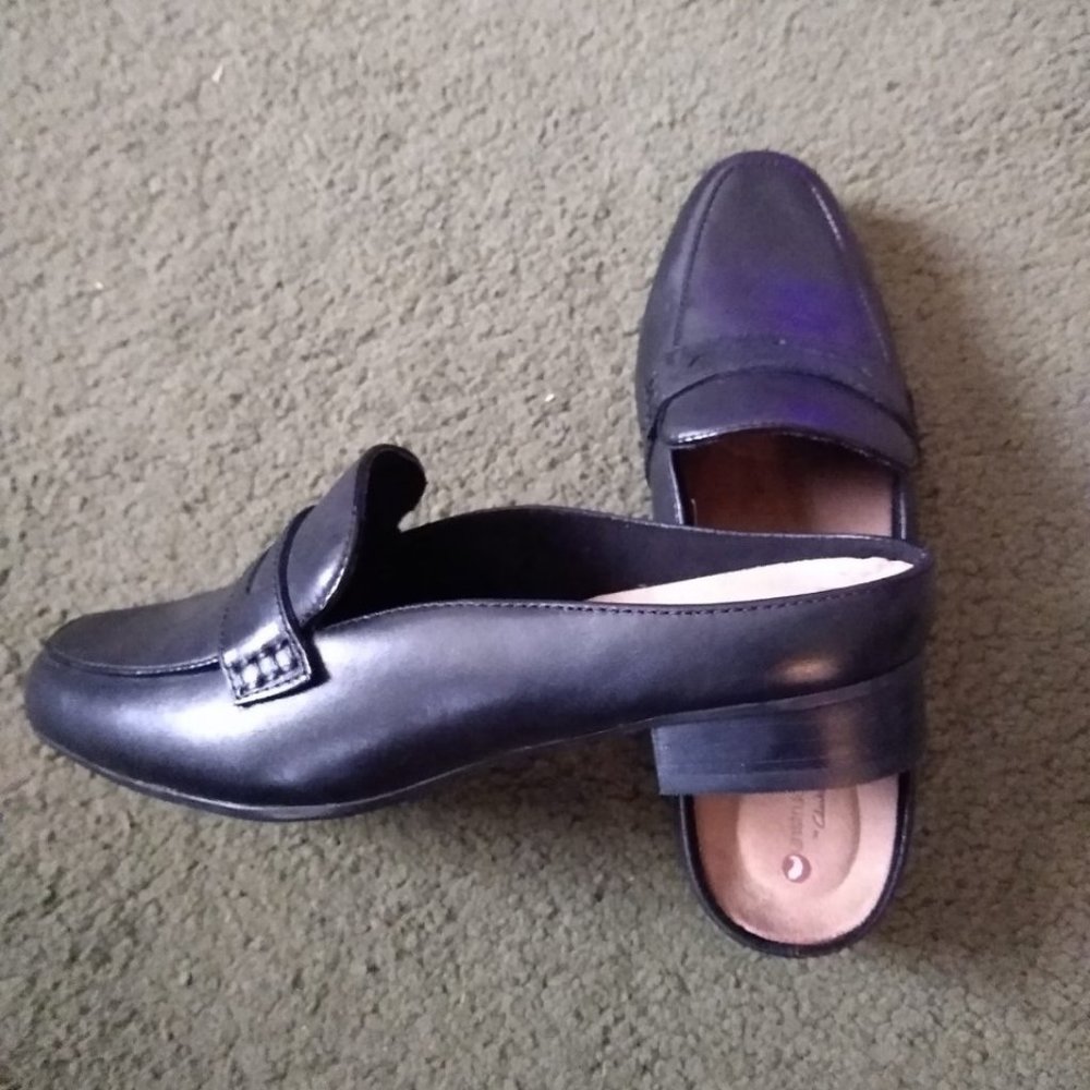 Clarks Unstructured Black leather slide loafers